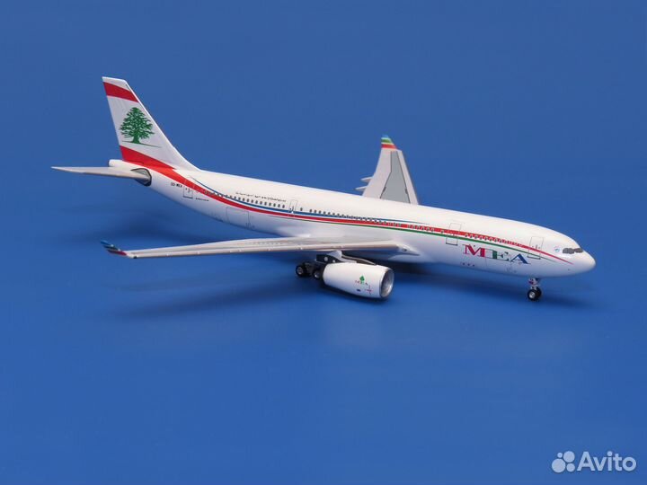 Модель самолёта Airbus A330-200 MEA (1:400)
