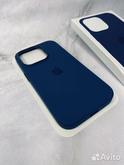 Чехол на iPhone 14 Pro с MagSafe