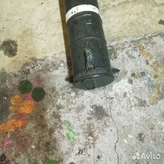 Железный тубус, кофр. Возможно от чего то военного