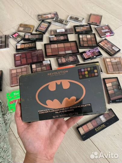 Много косметики