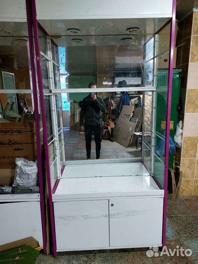 Холодильник и стелаж