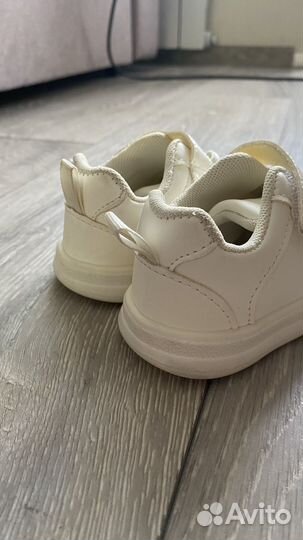 Детские кроссовки на первый шаг