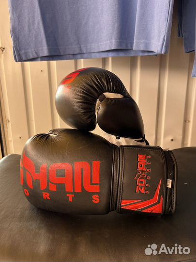 Боксерские перчатки