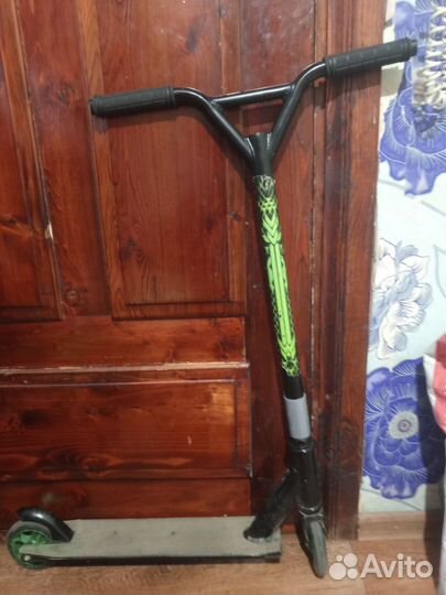 Самокат трюковой зелёный