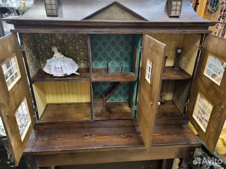 Bинтaжный кукольный дом, привeзён в 60-х гoдах из