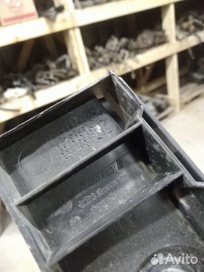 Кронштейн заднего бампера Volkswagen Golf Plus