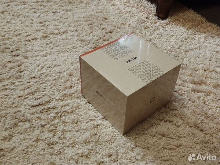 Запечатанный. Массажёр для головы bork d 703