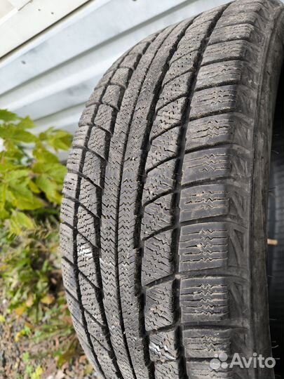 Triangle TR777 215/55 R17 33R
