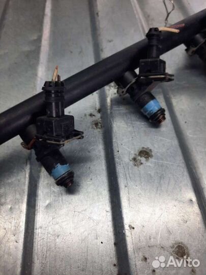 Топливная рампа Renault Scenic 2 минивен 1.4 2004