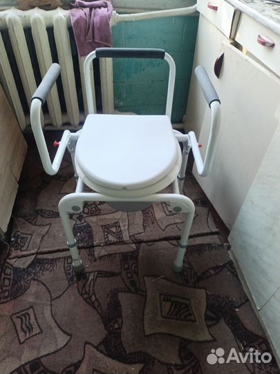 Санитарный стул для инвалидов