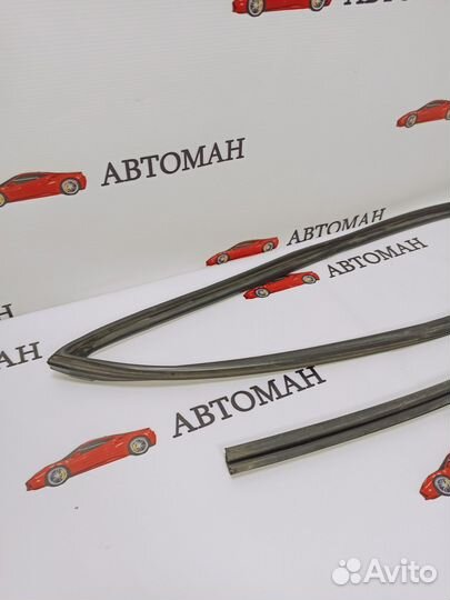 Уплотнитель стекла передний правый Corolla E150