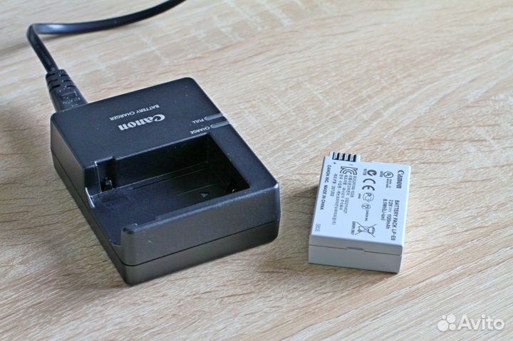 Зарядное устройство Canon LC-E8E + батарея LP-E8