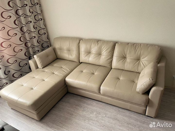 Угловой кожаный диван б/у