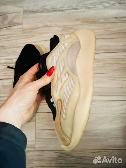 Кроссовки adidas yezzy season