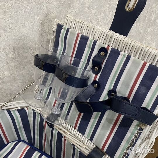 Корзина для пикника с посудой