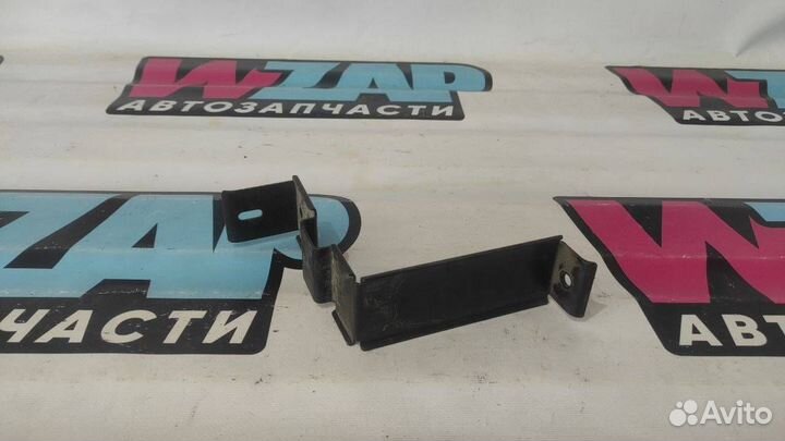 Кронштейн (крепление) Ford Mustang 6 S550 рест