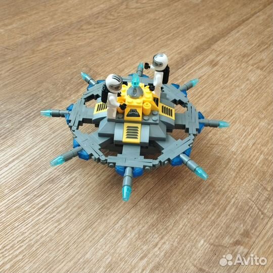 Аналог Lego: Космическая станция и Перехватчики