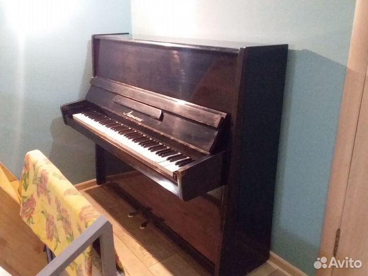 Пианино Ласточка