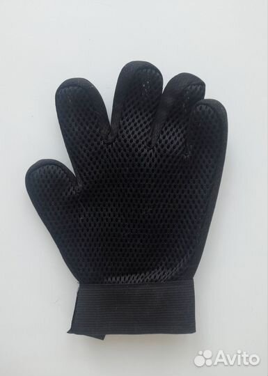 Перчатка для вычесывания шерсти