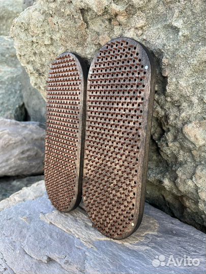 Доска садху с медными гвоздями на магнитах