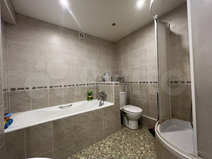 4-к. квартира, 98 м², 1/9 эт.