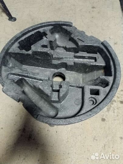 Вставка под запаску Шкода Октавия 2012 год