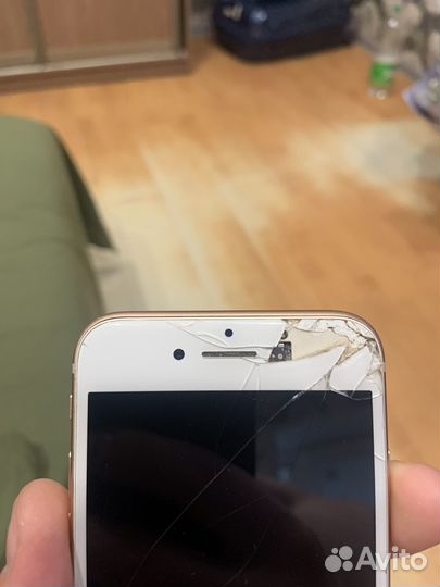 Телефон iPhone 8