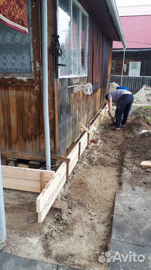 Строительная бригада плотники