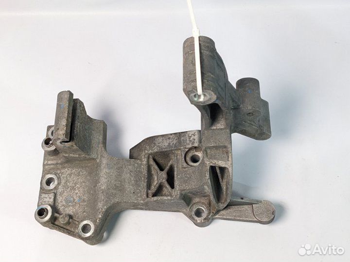 Кронштейн ролика-натяжителя Kia Optima Gt Line