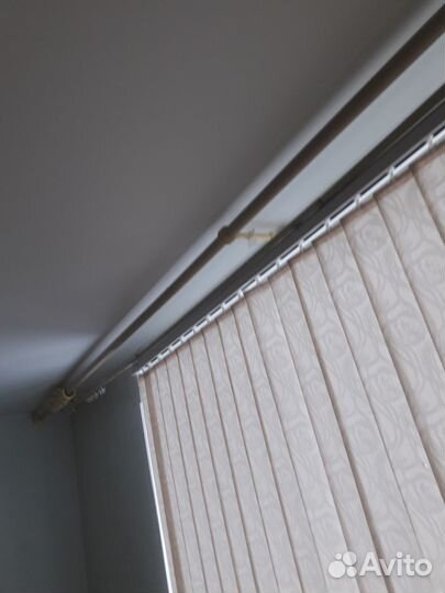 Карнизы 2шт и шторы офисные 3шт