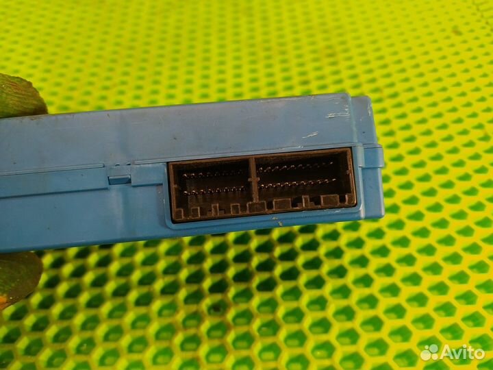 Блок предохранителей салонный