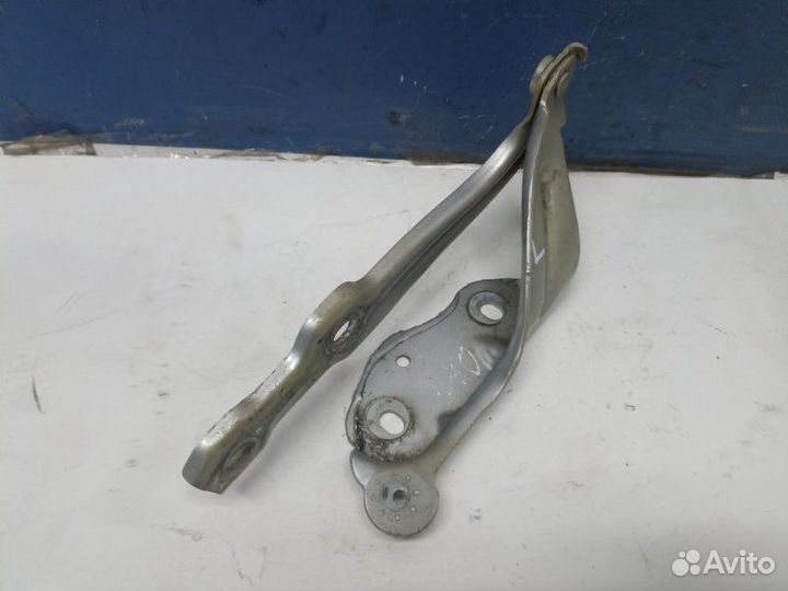 Петля капота левая Skoda Octavia A7 5E3