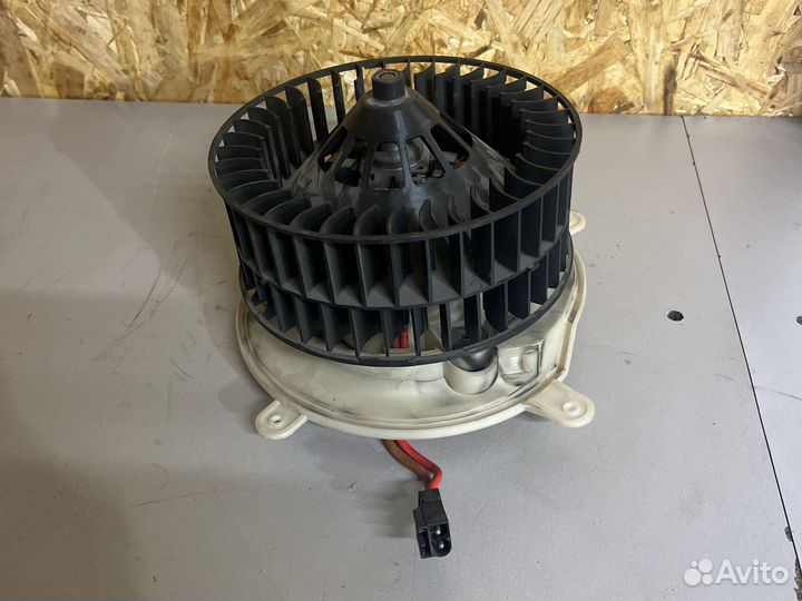 Моторчик печки Мерседес w210 правый руль