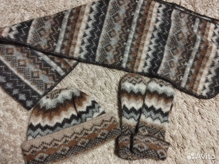 Комплект шапка, шарф и варежки. Бронь