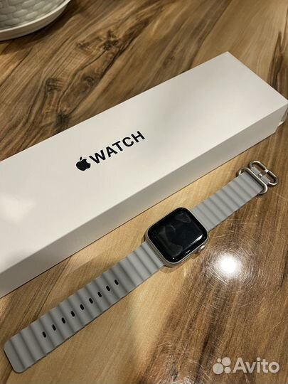 Apple Watch SE gen2 2022 40mm почти новые