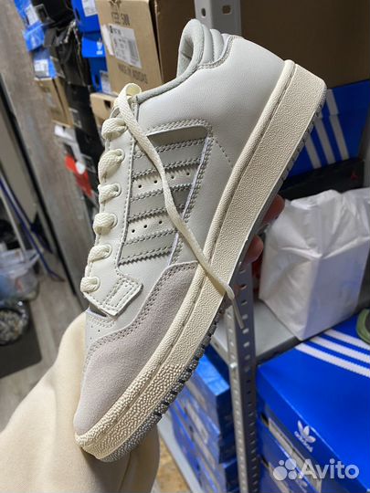 Кроссовки Adidas continental