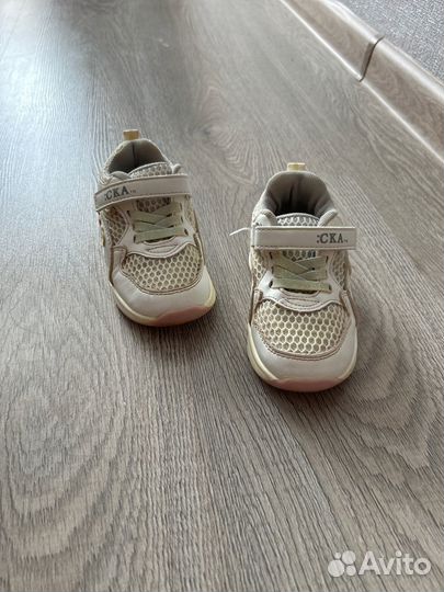 Кроссовки детские