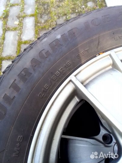 Goodyear UltraGrip Ice 2 215/65 R16 98T