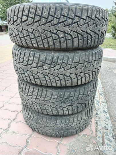 Maxxis ArcticTrekker NP3 215/60 R16