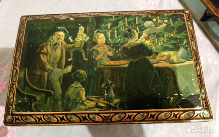 Антикварная жестяная коробка