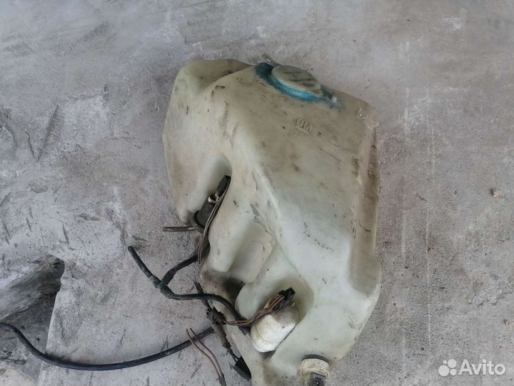 Омега а, Бочок омывателя