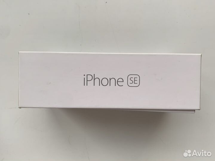 Коробка от iPhone SE 32 GB