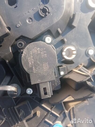 Моторчик заслонок отопителя Ford Focus 3