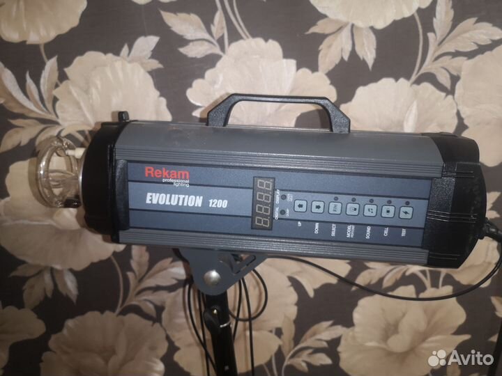 Фотовспышка Rekam Evolution 1200+Софтбокс SBQ-9090