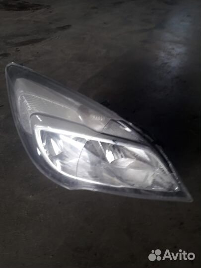 Фара правая Opel Meriva B Минивэн 2015 13372322