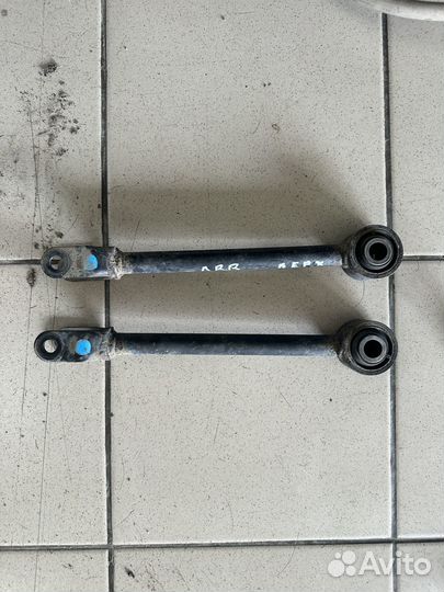 Рычаг подвески верхний правый/левый Infiniti qx70