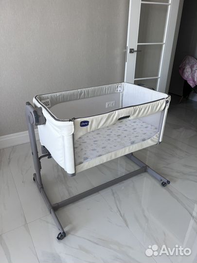 Приставная кроватка Chicco next2me кожа