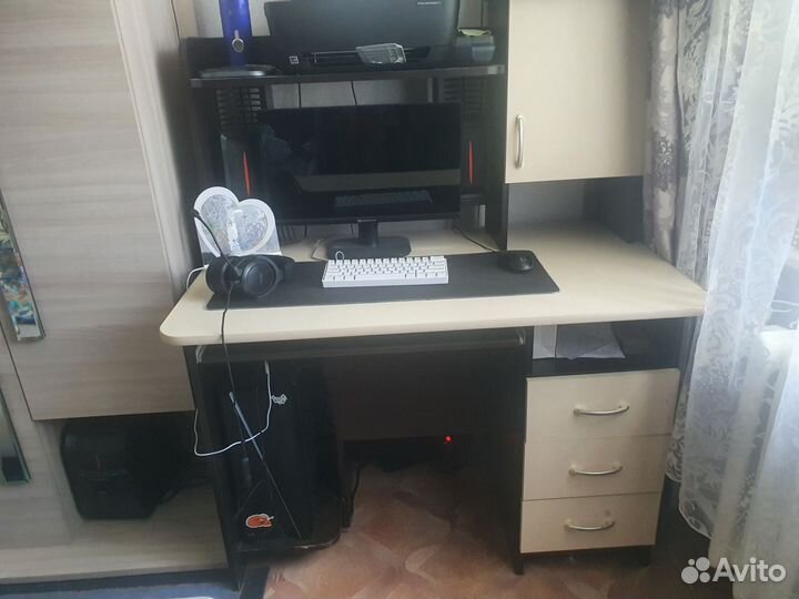 Компьютерный стол