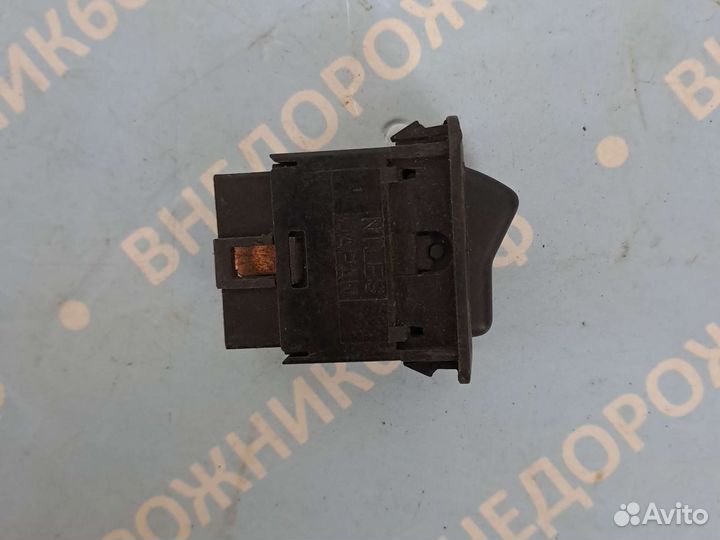 Кнопка включения антенны Mitsubishi Pajero 2