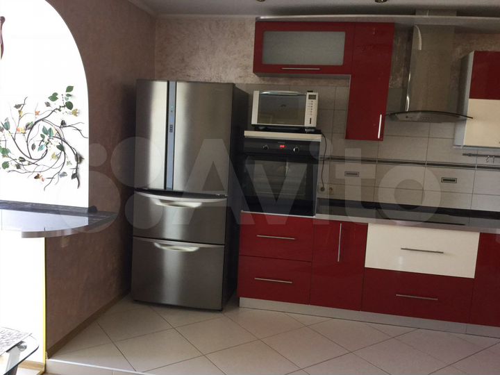 3-к. квартира, 95 м², 8/16 эт.